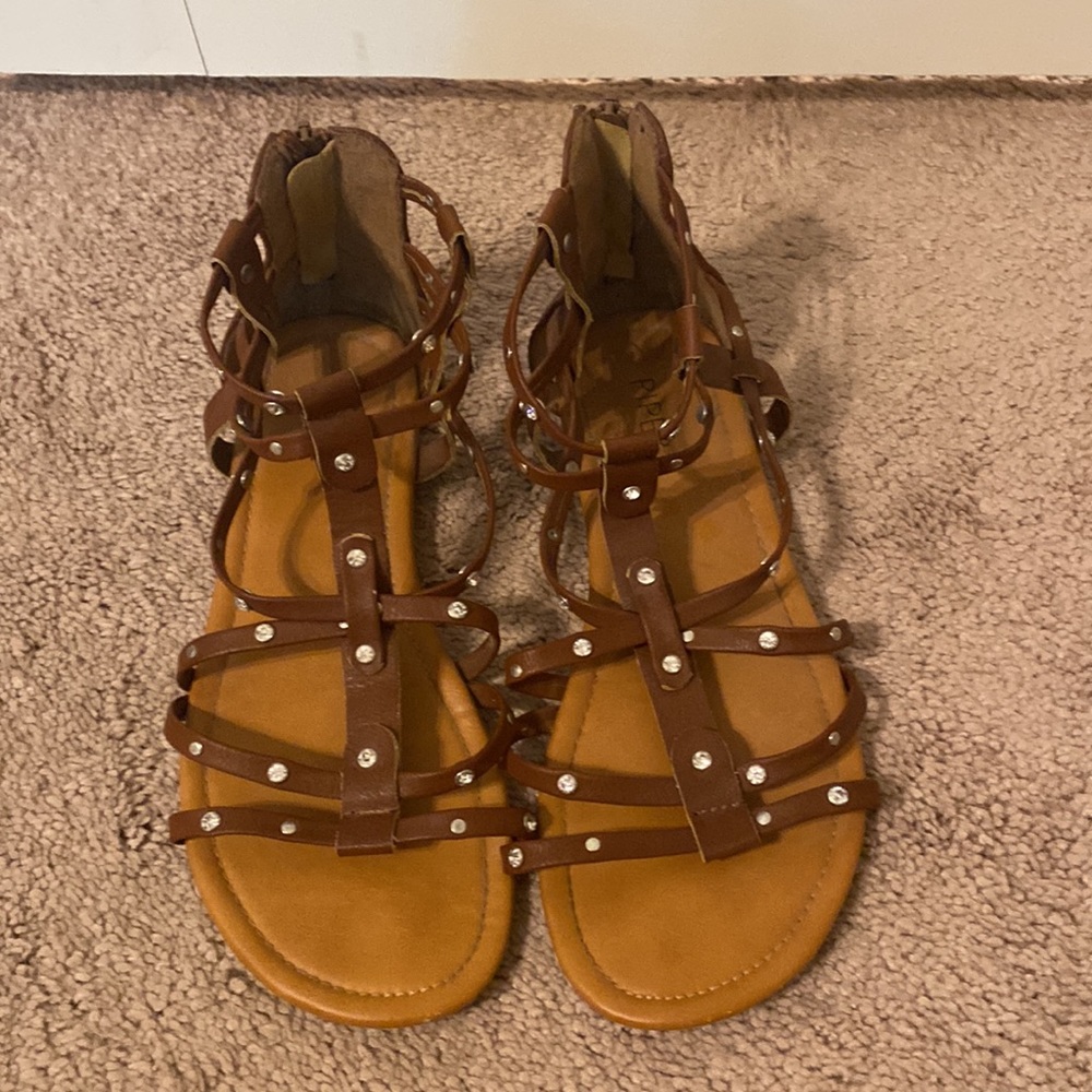 Brown strappy sandals with gems
